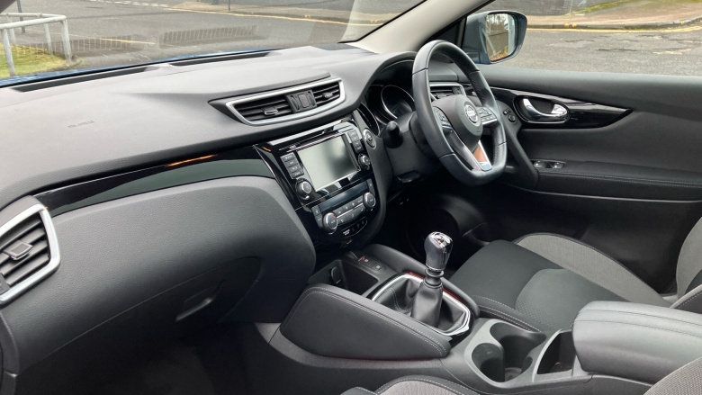 Nissan Qashqai 1.3 DiG-T N-Connecta 5dr [Glass Roof Pack] Petrol Hatchback